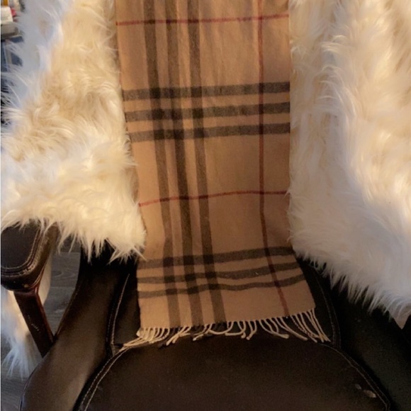 THE BURBERRY CHECK CASHMERE SCARF: Well loved. Authenticated with proof. - Picture 3 of 7